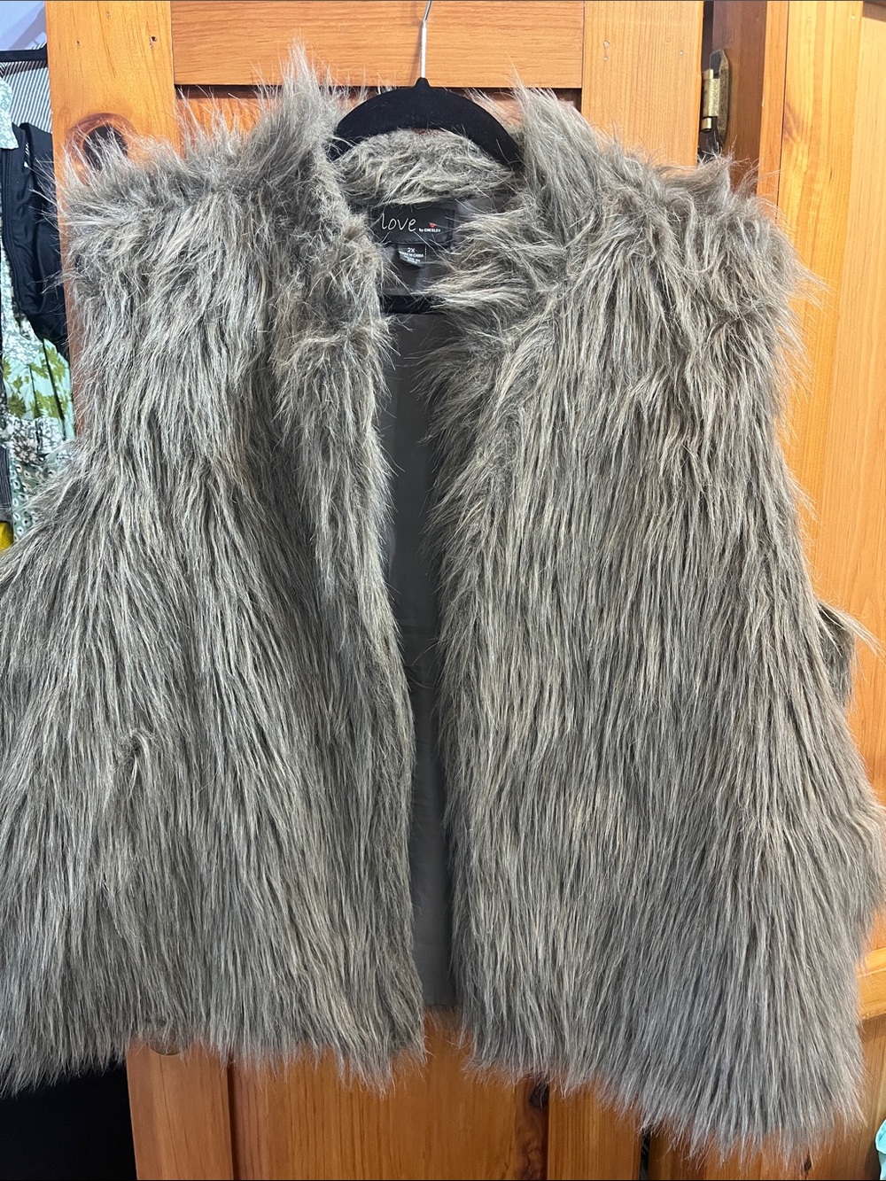 Chesley Faux Fur Vest in Gray Taupe